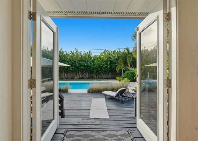 5510 VENETIAN BOULEVARD NE, St Petersburg, FL 33703