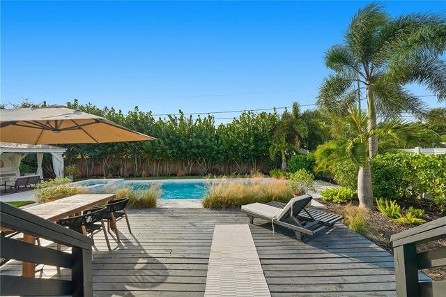 5510 VENETIAN BOULEVARD NE, St Petersburg, FL 33703