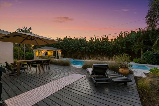 5510 VENETIAN BOULEVARD NE, St Petersburg, FL 33703