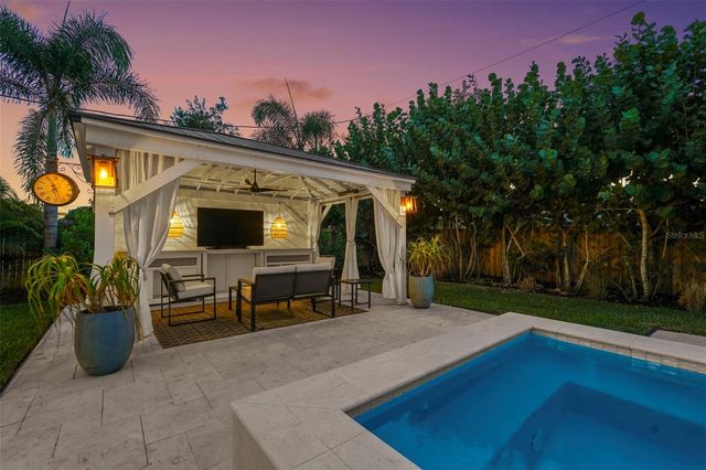 5510 VENETIAN BOULEVARD NE, St Petersburg, FL 33703