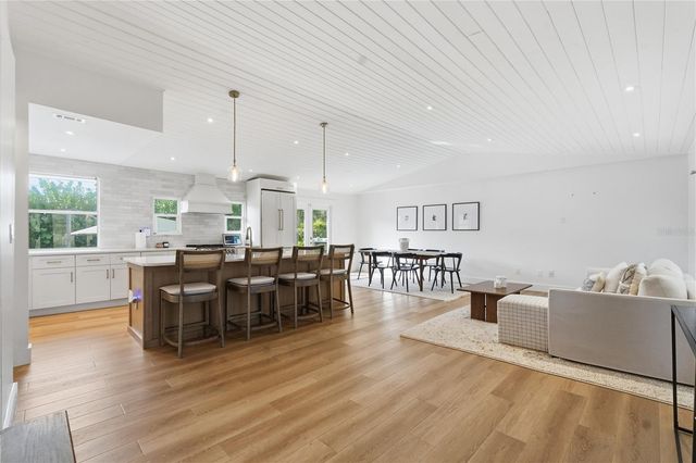 5510 VENETIAN BOULEVARD NE, St Petersburg, FL 33703