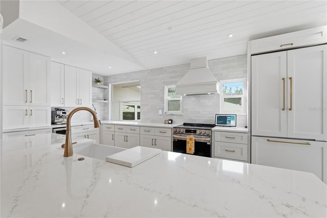 5510 VENETIAN BOULEVARD NE, St Petersburg, FL 33703