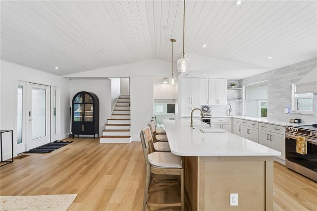 5510 VENETIAN BOULEVARD NE, St Petersburg, FL 33703