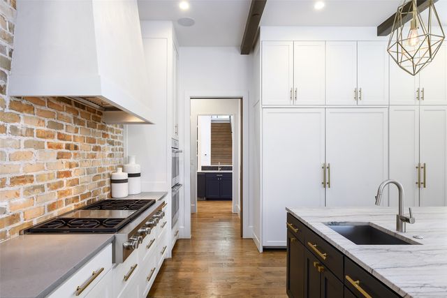 11546 W Ricks Circle, Dallas, TX 75230