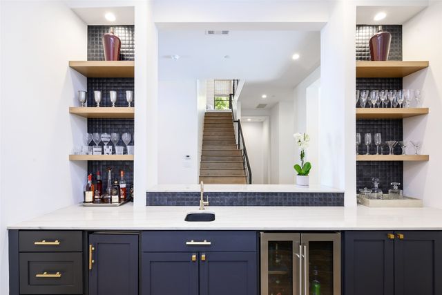 11546 W Ricks Circle, Dallas, TX 75230