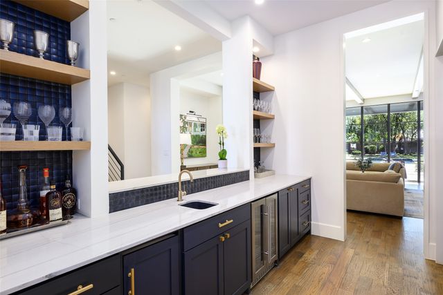 11546 W Ricks Circle, Dallas, TX 75230