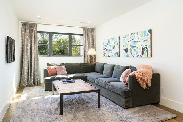 11546 W Ricks Circle, Dallas, TX 75230