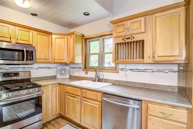 2229 Peterson Avenue, Eau Claire, WI 54703