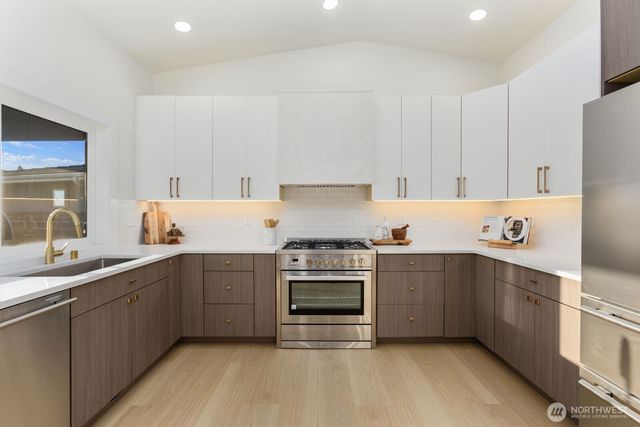 6710 N Parkview Lane, Tacoma, WA 98407