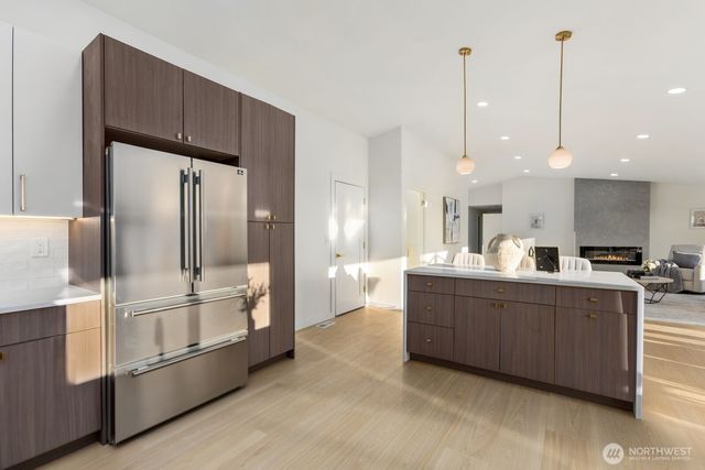 6710 N Parkview Lane, Tacoma, WA 98407