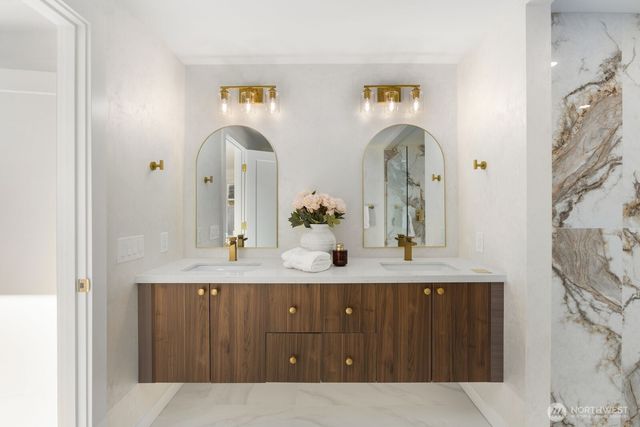 6710 N Parkview Lane, Tacoma, WA 98407