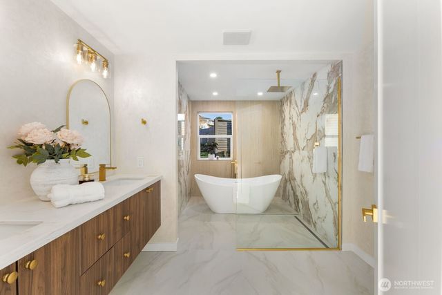 6710 N Parkview Lane, Tacoma, WA 98407