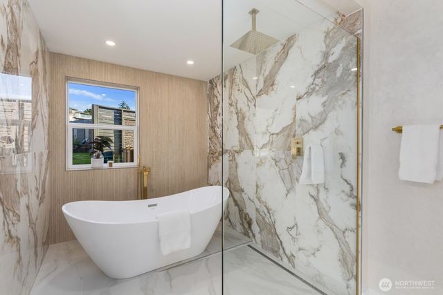 6710 N Parkview Lane, Tacoma, WA 98407