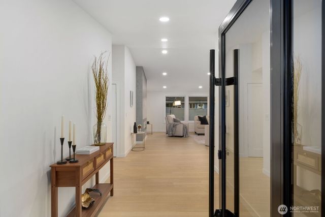 6710 N Parkview Lane, Tacoma, WA 98407