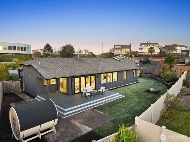 6710 N Parkview Lane, Tacoma, WA 98407