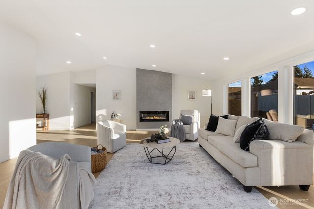 6710 N Parkview Lane, Tacoma, WA 98407