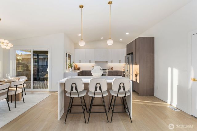 6710 N Parkview Lane, Tacoma, WA 98407