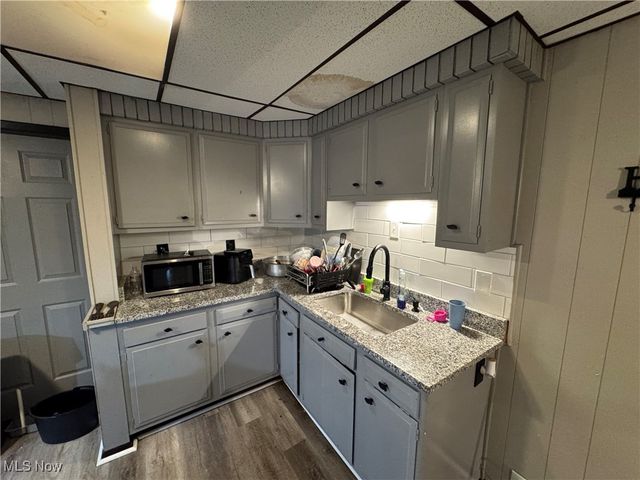 7696 Laumer Avenue, Cleveland, OH 44105