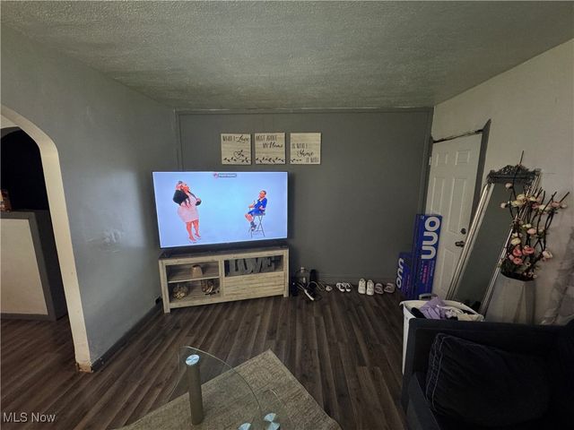 7696 Laumer Avenue, Cleveland, OH 44105