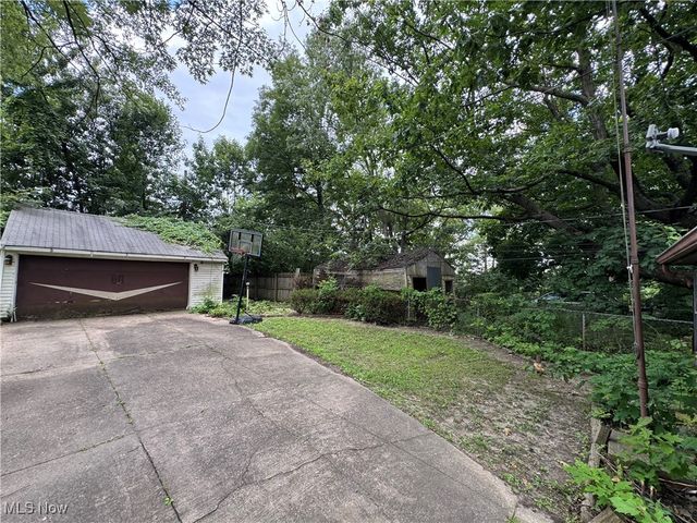 7696 Laumer Avenue, Cleveland, OH 44105