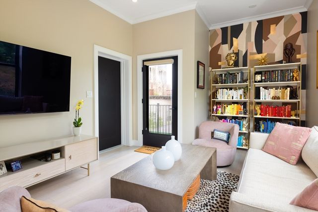 3 S Whitney Street 7, Boston, MA 02120