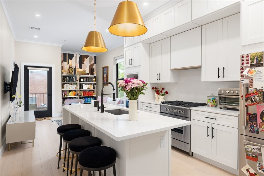 3 S Whitney Street 7, Boston, MA 02120