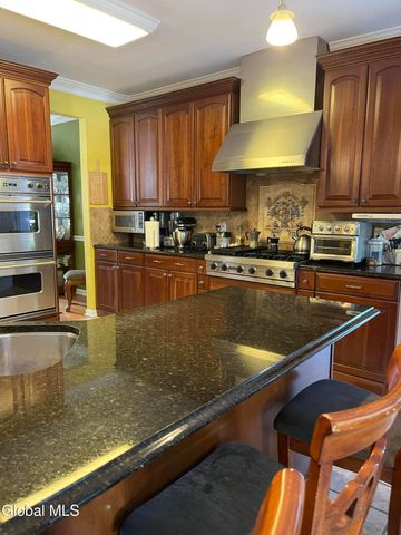 2066 Orchard Park Drive, Niskayuna, NY 12309