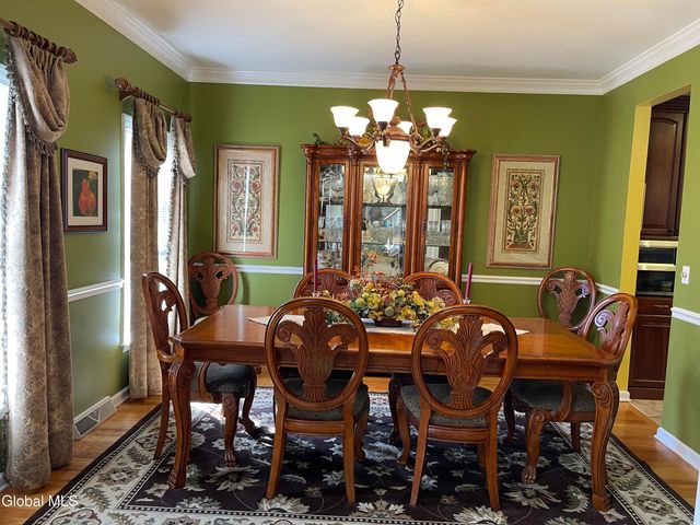 2066 Orchard Park Drive, Niskayuna, NY 12309