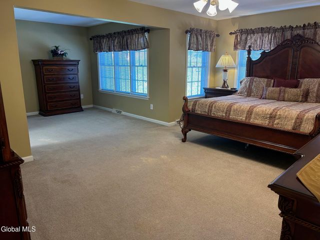 2066 Orchard Park Drive, Niskayuna, NY 12309