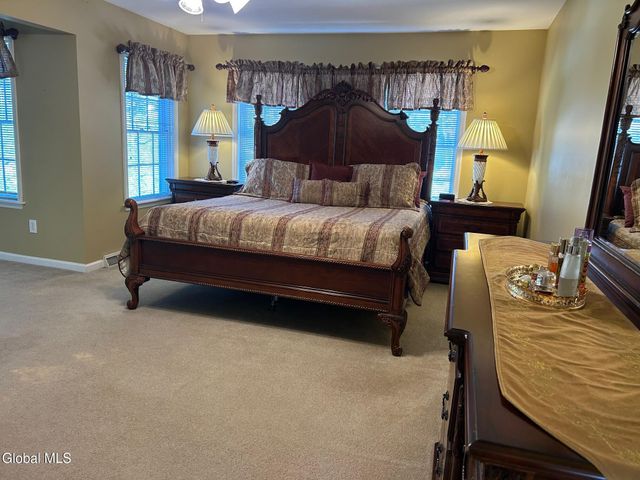 2066 Orchard Park Drive, Niskayuna, NY 12309