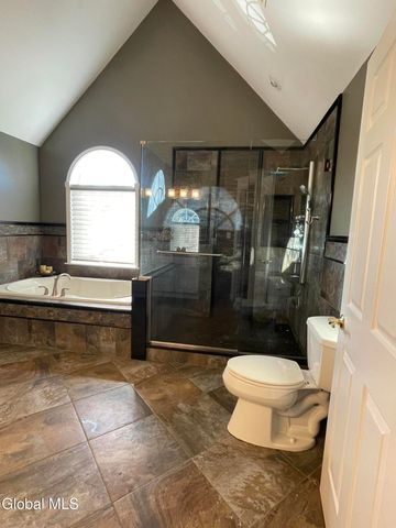 2066 Orchard Park Drive, Niskayuna, NY 12309