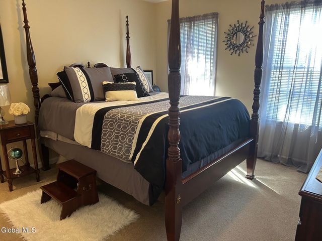 2066 Orchard Park Drive, Niskayuna, NY 12309