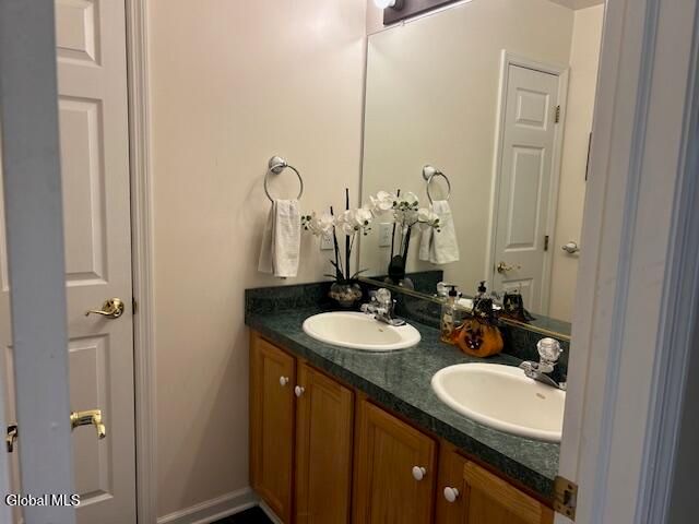 2066 Orchard Park Drive, Niskayuna, NY 12309