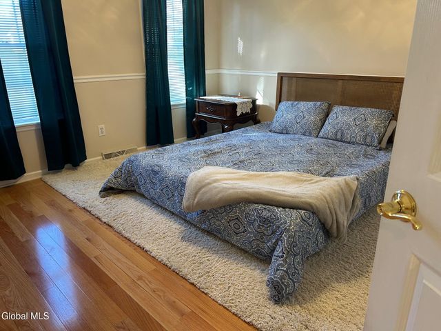 2066 Orchard Park Drive, Niskayuna, NY 12309