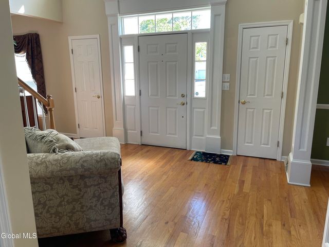 2066 Orchard Park Drive, Niskayuna, NY 12309