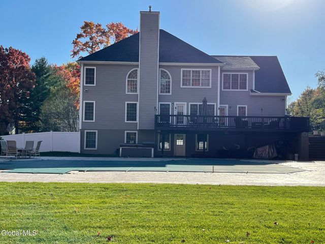 2066 Orchard Park Drive, Niskayuna, NY 12309