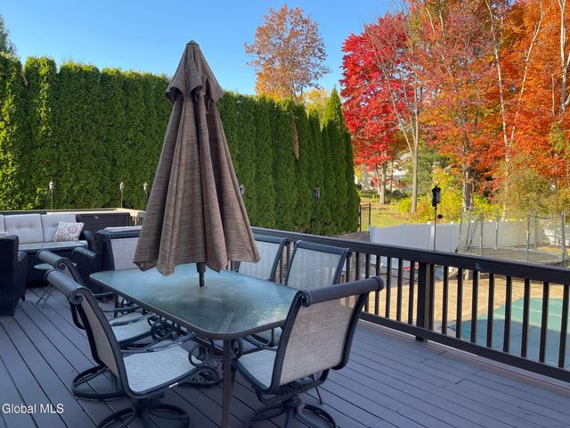 2066 Orchard Park Drive, Niskayuna, NY 12309