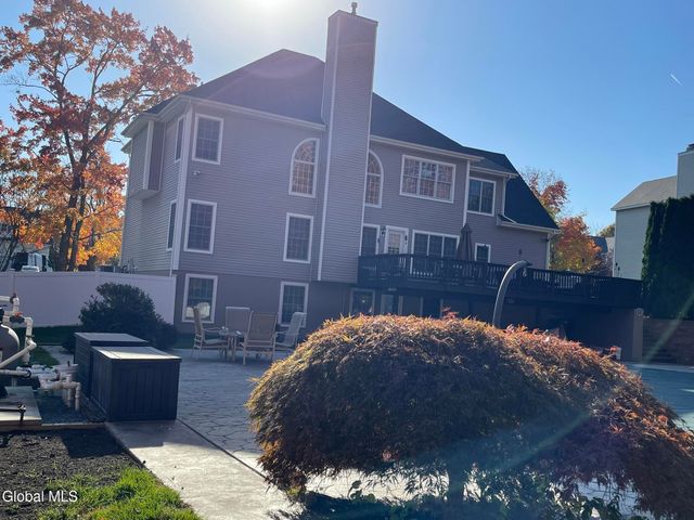 2066 Orchard Park Drive, Niskayuna, NY 12309