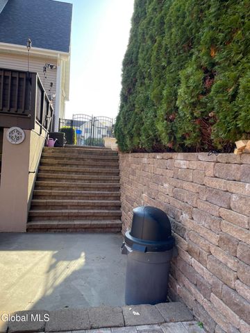 2066 Orchard Park Drive, Niskayuna, NY 12309