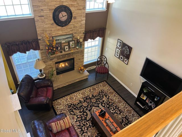 2066 Orchard Park Drive, Niskayuna, NY 12309