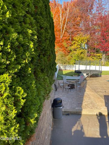 2066 Orchard Park Drive, Niskayuna, NY 12309