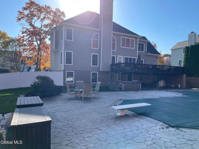 2066 Orchard Park Drive, Niskayuna, NY 12309