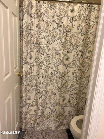 2066 Orchard Park Drive, Niskayuna, NY 12309