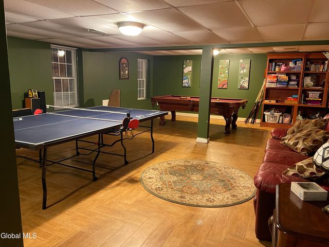 2066 Orchard Park Drive, Niskayuna, NY 12309