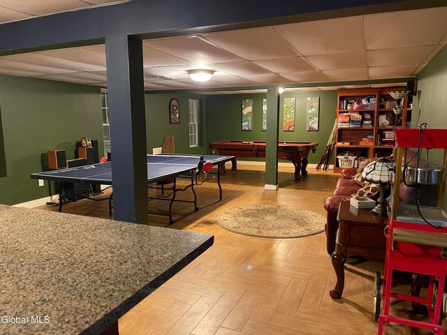 2066 Orchard Park Drive, Niskayuna, NY 12309