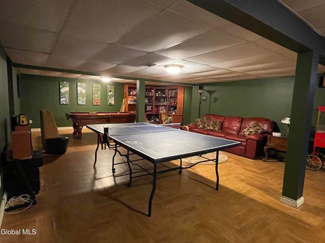 2066 Orchard Park Drive, Niskayuna, NY 12309