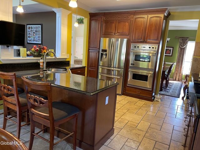 2066 Orchard Park Drive, Niskayuna, NY 12309