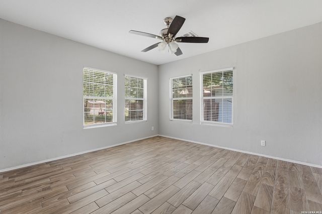 630 E Pine St, Seguin, TX 78155