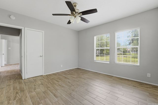 630 E Pine St, Seguin, TX 78155