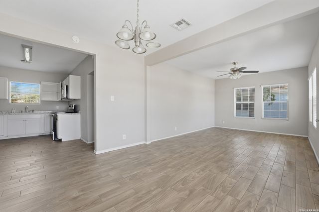 630 E Pine St, Seguin, TX 78155
